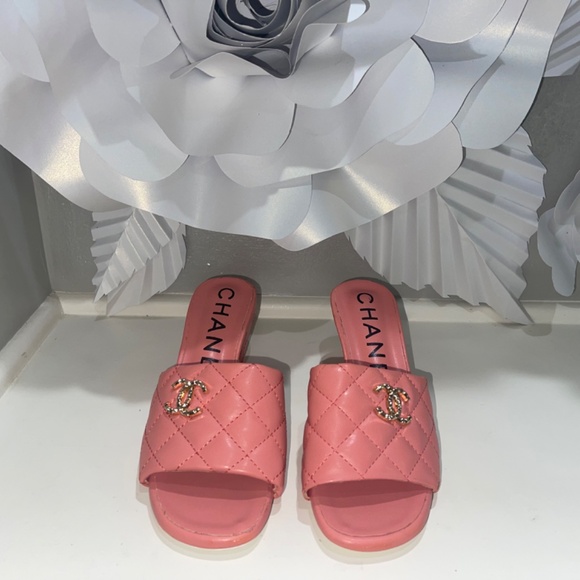 Chanel Pink Lambskin Quilted CC Open Toe Slides NEW European size 36 Made Italy - Picture 16 of 17